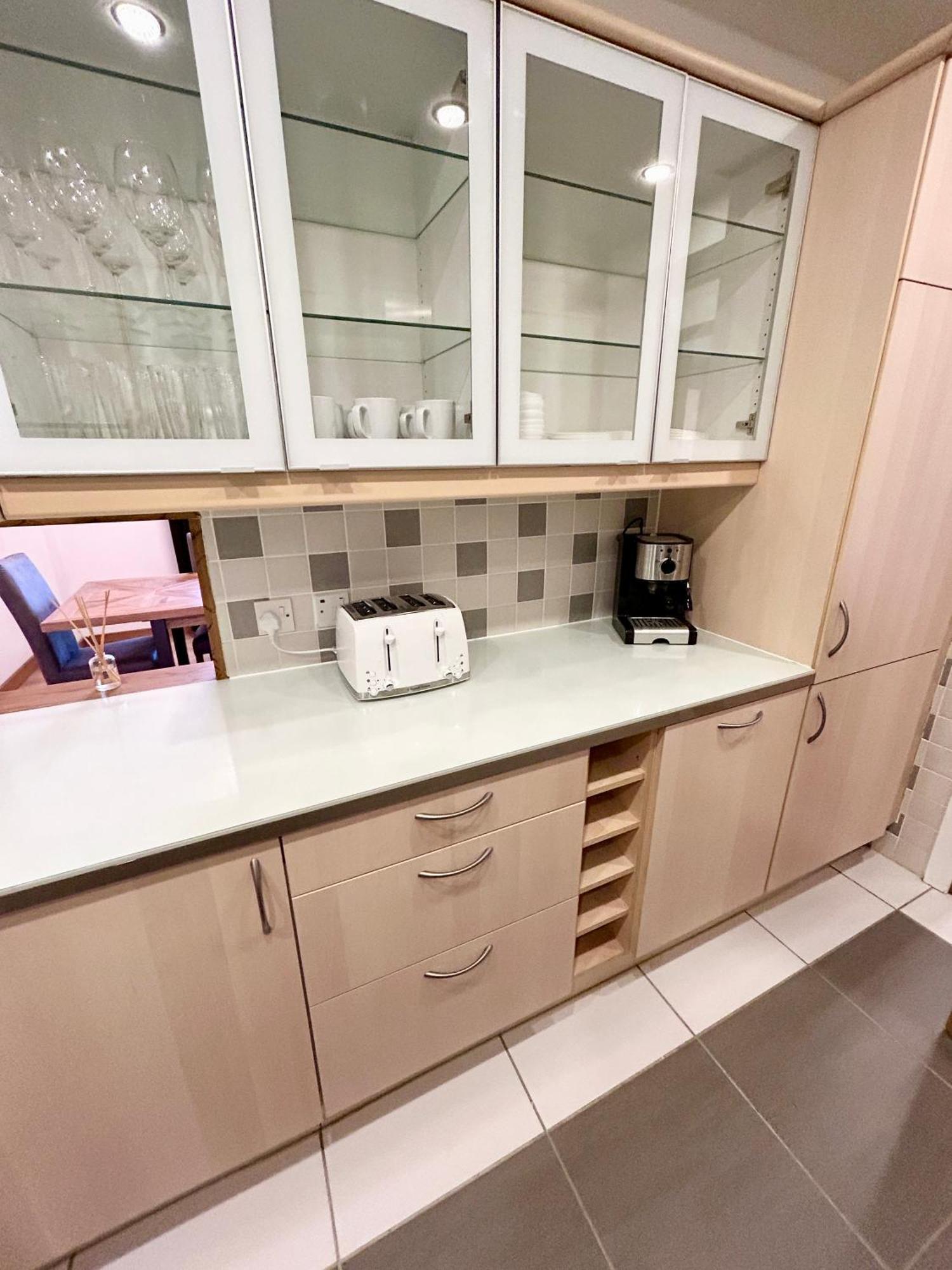 Spacious 3 Bedroom Apartment Close To Marina, 2 Parking Spaces, Kingsize Or Single Beds サウサンプトン エクステリア 写真