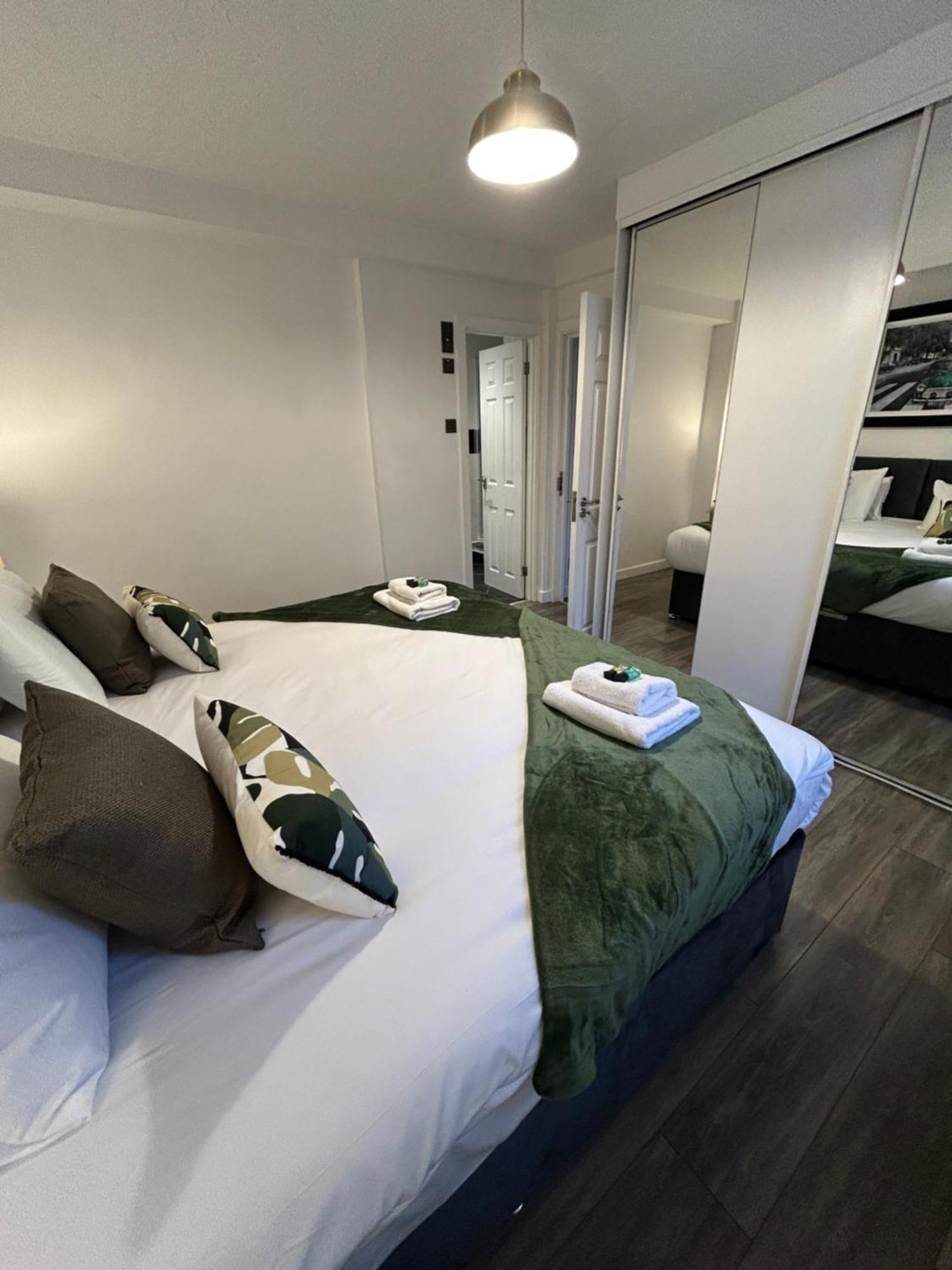 Spacious 3 Bedroom Apartment Close To Marina, 2 Parking Spaces, Kingsize Or Single Beds サウサンプトン エクステリア 写真