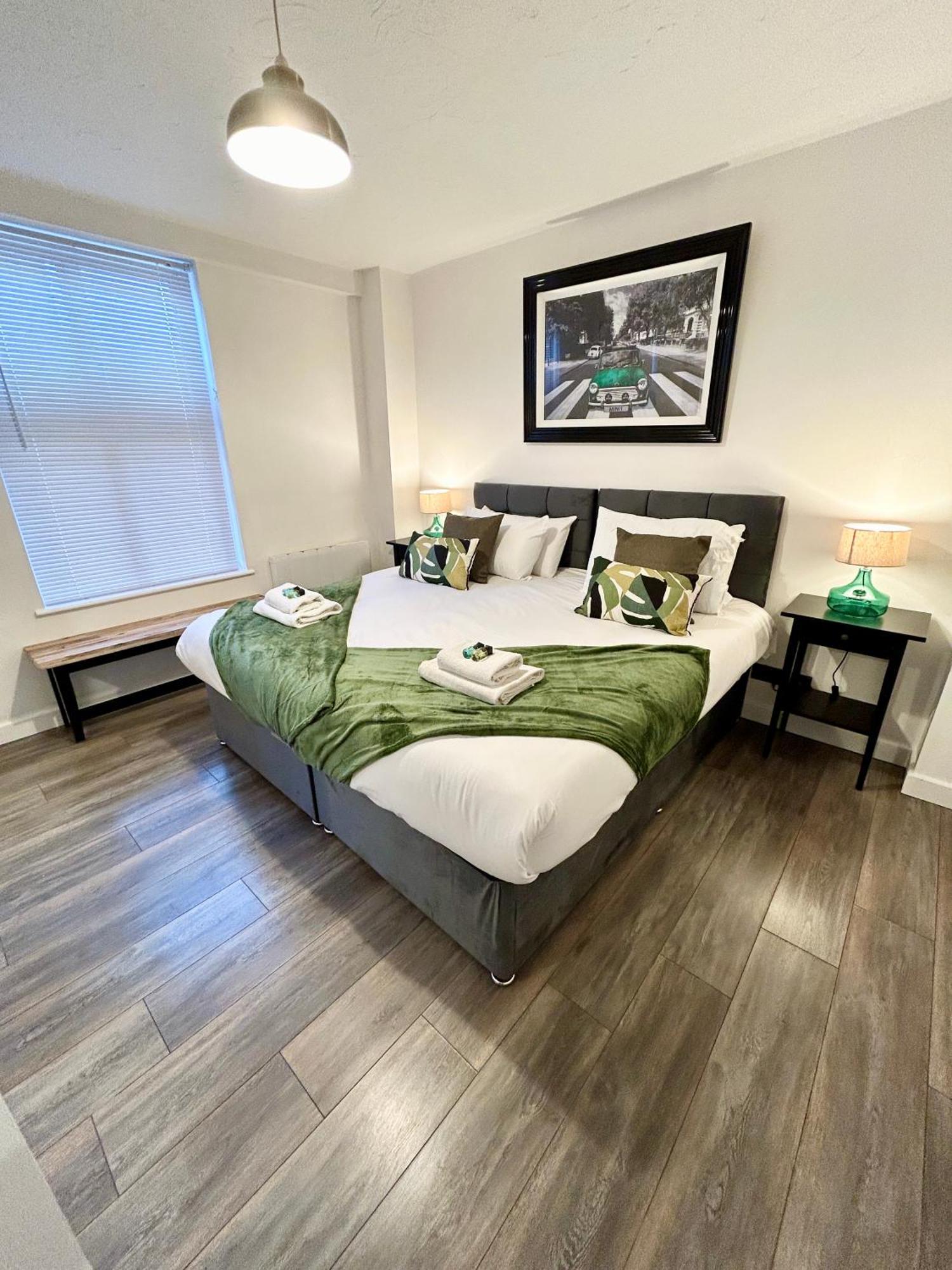 Spacious 3 Bedroom Apartment Close To Marina, 2 Parking Spaces, Kingsize Or Single Beds サウサンプトン エクステリア 写真