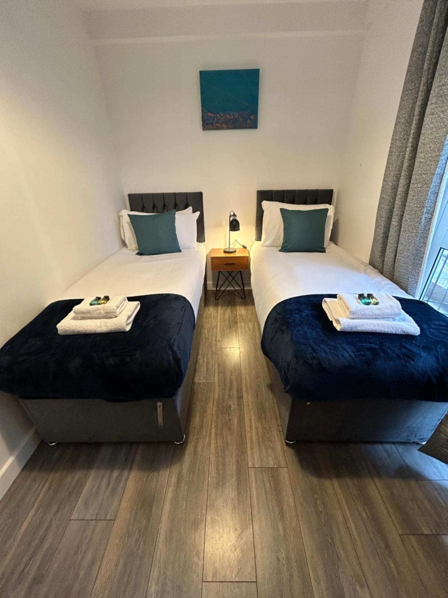 Spacious 3 Bedroom Apartment Close To Marina, 2 Parking Spaces, Kingsize Or Single Beds サウサンプトン エクステリア 写真