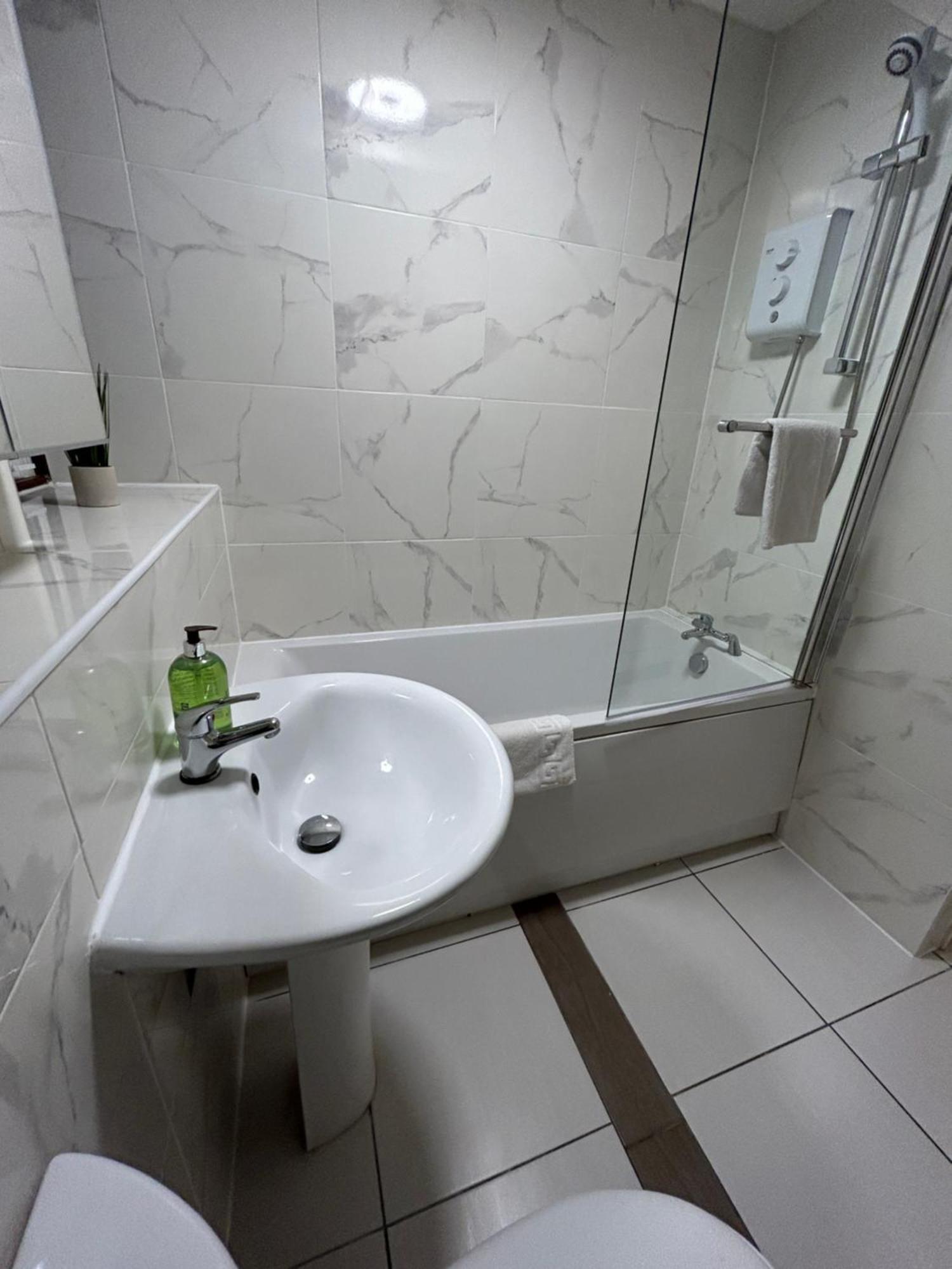 Spacious 3 Bedroom Apartment Close To Marina, 2 Parking Spaces, Kingsize Or Single Beds サウサンプトン エクステリア 写真